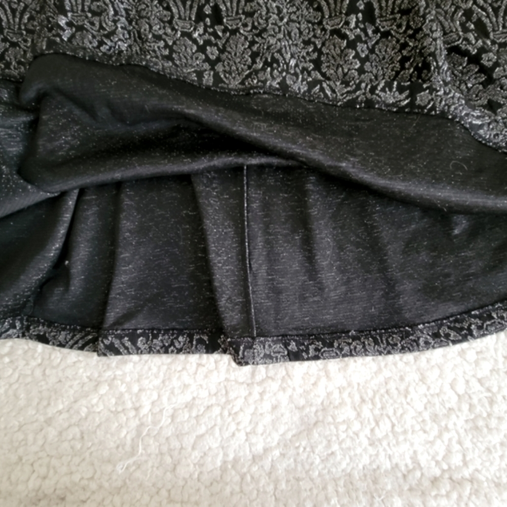 Torrid Metallic Design Knit Skater Mini Skirt size 2 - Picture 8 of 12
